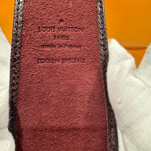 Louis Vuitton Pouch. - Picture 2 of 8